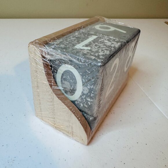 Perpetual Calendar With Month Date Display Block Numbers - Picture 5 of 9